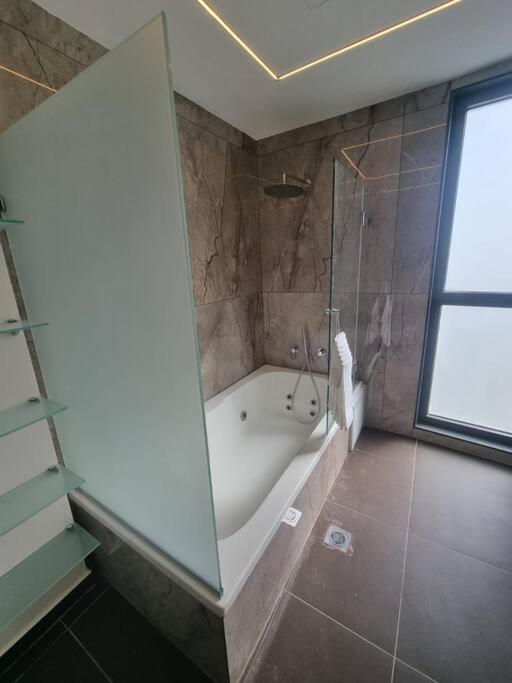 Apartment Jtower Royal - The Penthouse - Alefimmoed