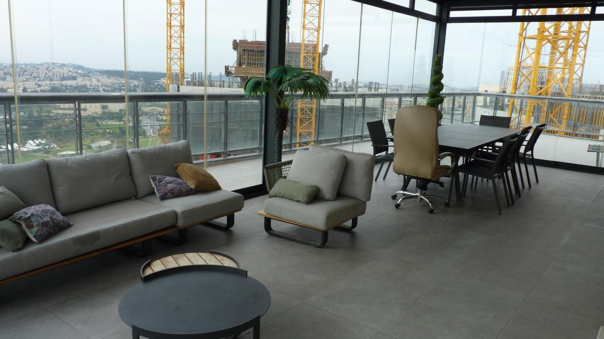 Apartment Jtower Royal - The Penthouse - Alefimmoed *